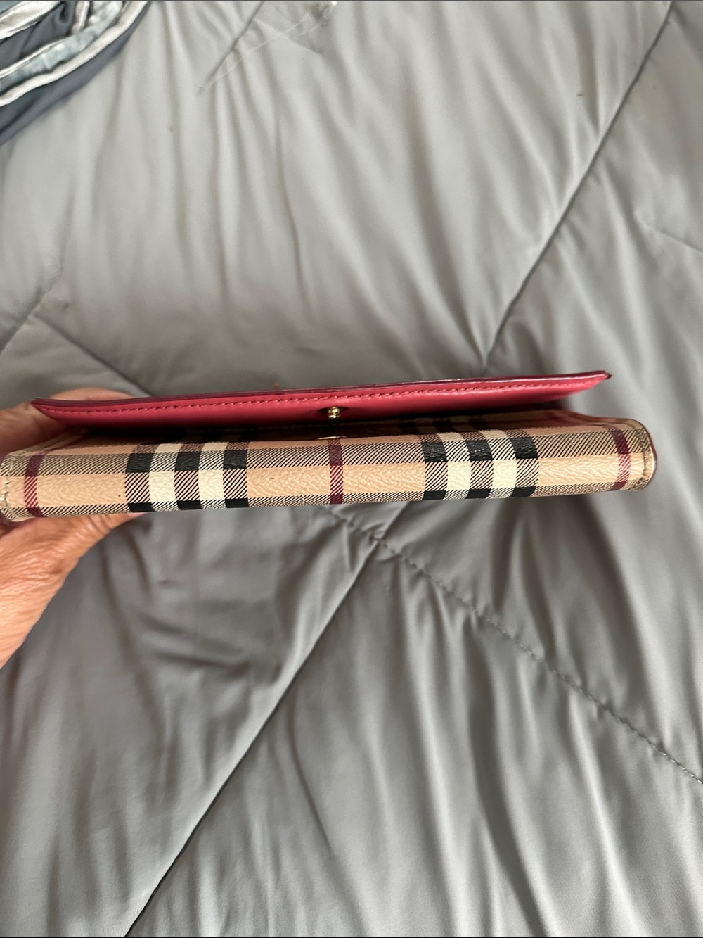 Authentic Burberry Beige Nova Check Fold Wallet with Black and Red Stripes - Picture 4 of 9
